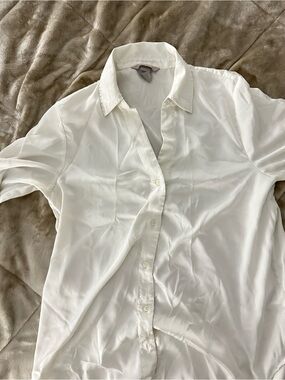 H&M White Short-Sleeve Collared Button-Up Shirt